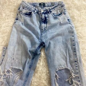 fashion nova high/mid rise light wash mom jeans 
in great condition!